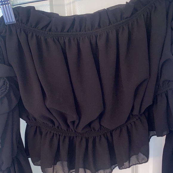 Off the shoulder crop top - Picture 2 of 3